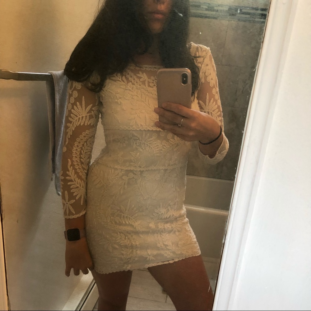 💕💕EXPRESS WHITE LACE DRESS 💕💕 - Picture 3 of 4
